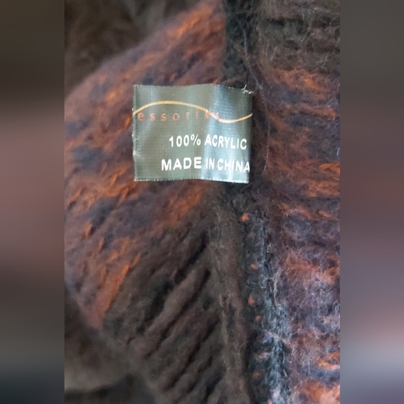 Shalimar Accessories poncho - Picture 12 of 12